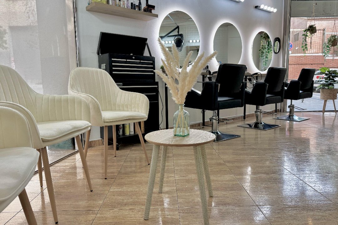 OASIS Hair & Beauty Salón, Els Molins, Provincia de Barcelona