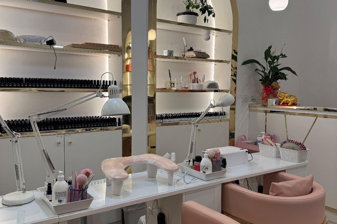 New Lida Nail, Isola del Bosco - delle Corti, Lombardia