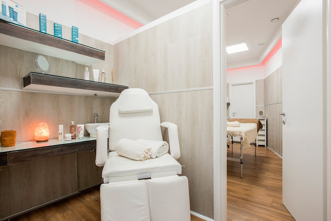 Farmacia Internazionale, Spinaceto, Roma