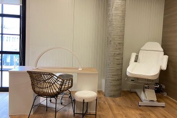 Nail Corner