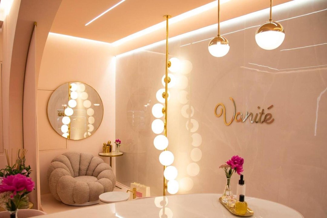 Vanité, Via del Corso, Roma