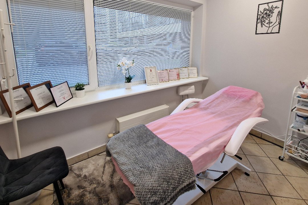 Julijos Grožio Kampelis(Bon Salon, NAUJAS ADRESAS DIDLAUKIO G. 96), Fabijoniškes, Vilnius