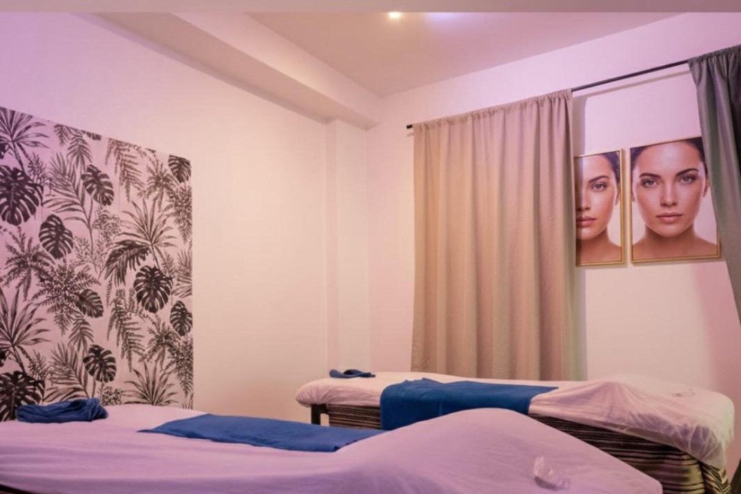 K-skin, Encarnación-Regina, Sevilla