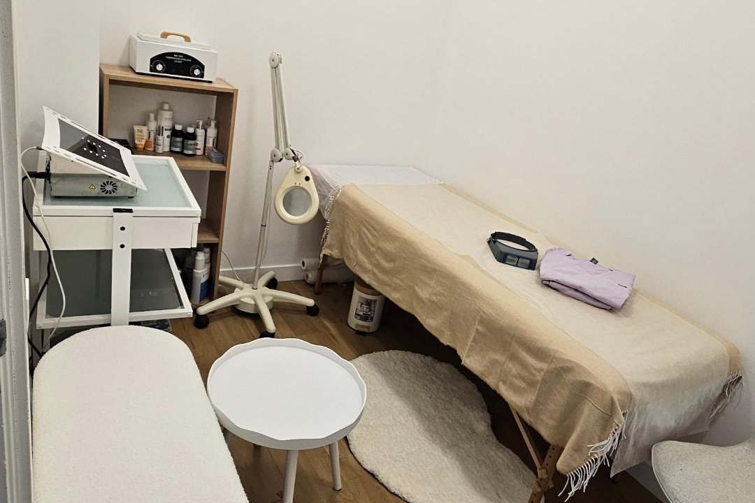 Nemtseva Anna AN - Skin & Electrolysis Studio, De Clerqstraat, Amsterdam