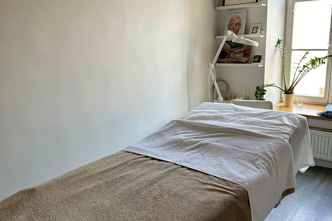 Holi Face, Aušros vartai, Vilnius