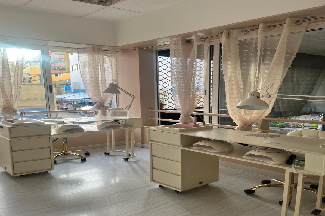 Moon Viola & Katy Beauty Center, Los Cristianos, Arona