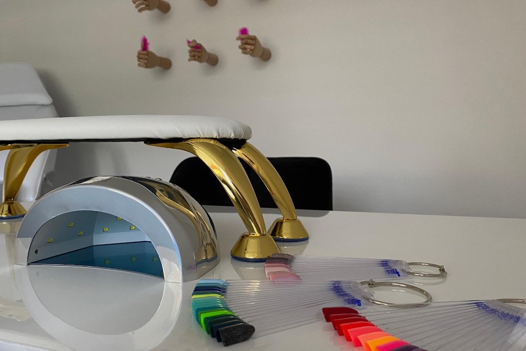 WellNails, Karoliniškes, Vilnius