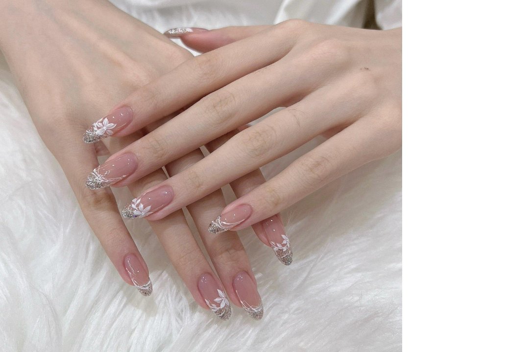 Shine Nail Bar Wicklow St, Molly Malone Statue, Dublin