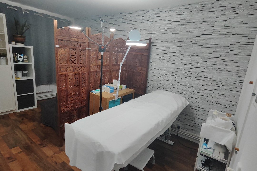 Kennya Waxing, Poplar, London