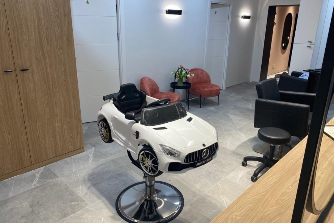 Kirpėja stilistė Jelena - Irminta grožio namai, Justiniškes, Vilnius