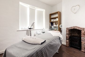 Aura Beauty Studios (Ladies Only)