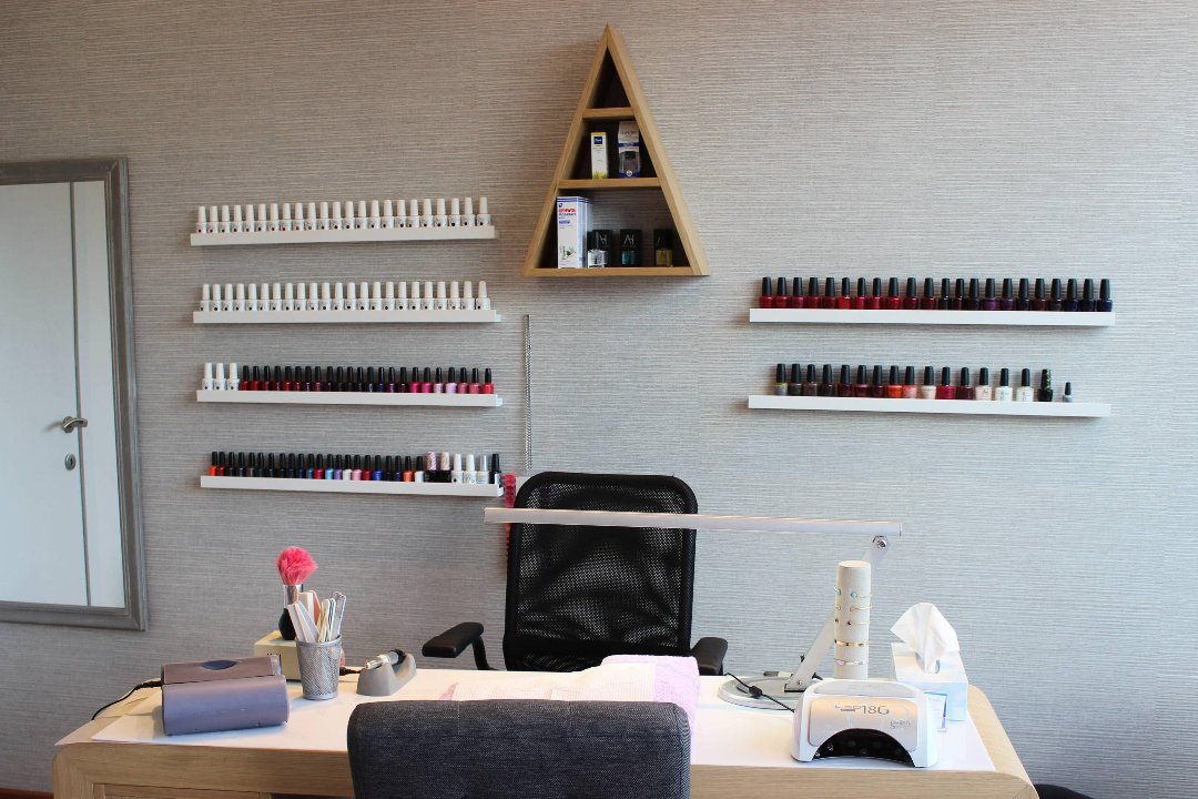 Histoire d'Ongles, Fort Jaco, Uccle