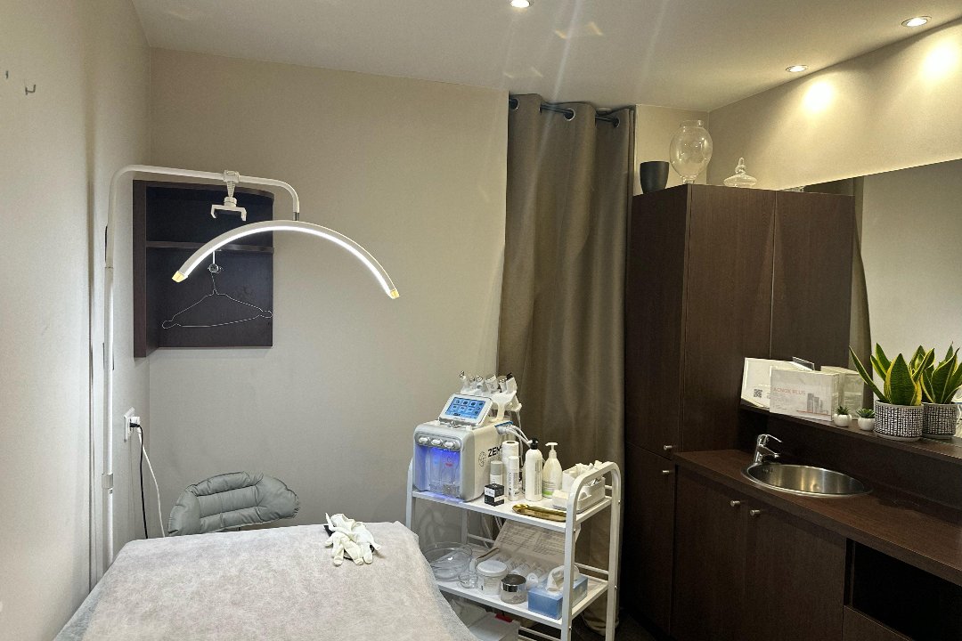 Tetyana Beauté, Rue de l'Université, Paris