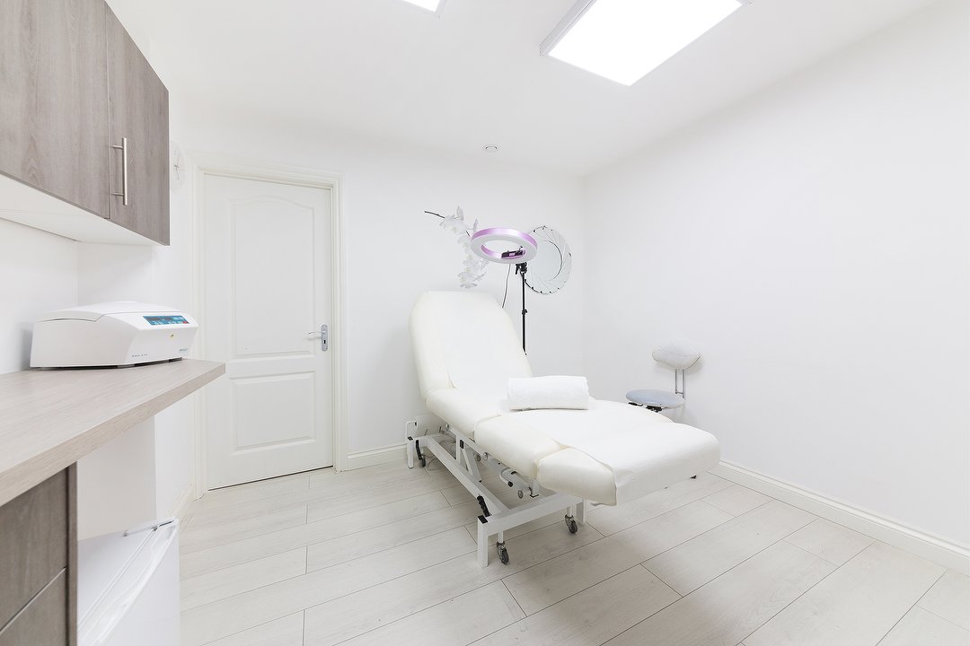 Cosmetic Facial UK, Fitzrovia Square, London