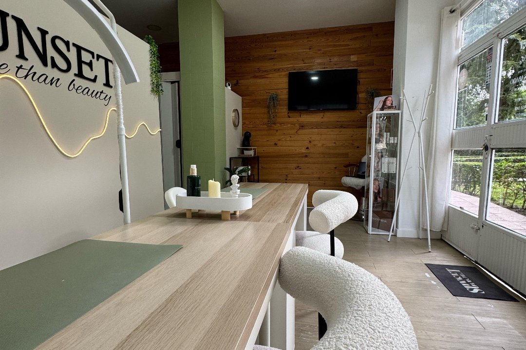 Sunset Salón de Belleza, Aluche, Madrid