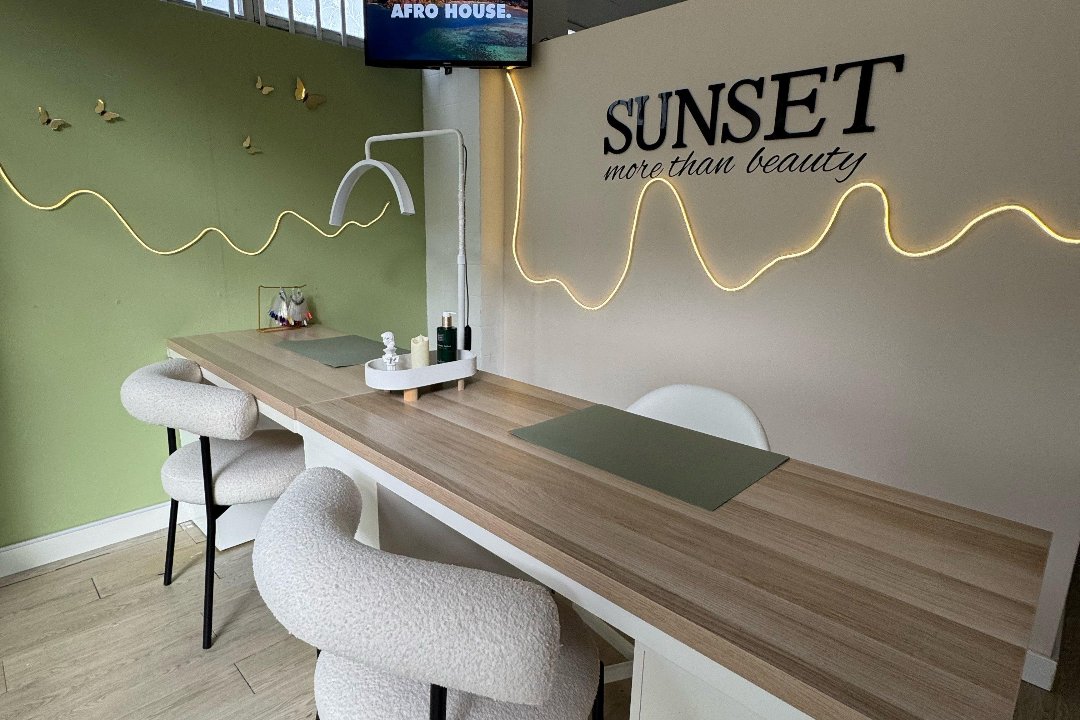 Sunset Salón de Belleza, Aluche, Madrid