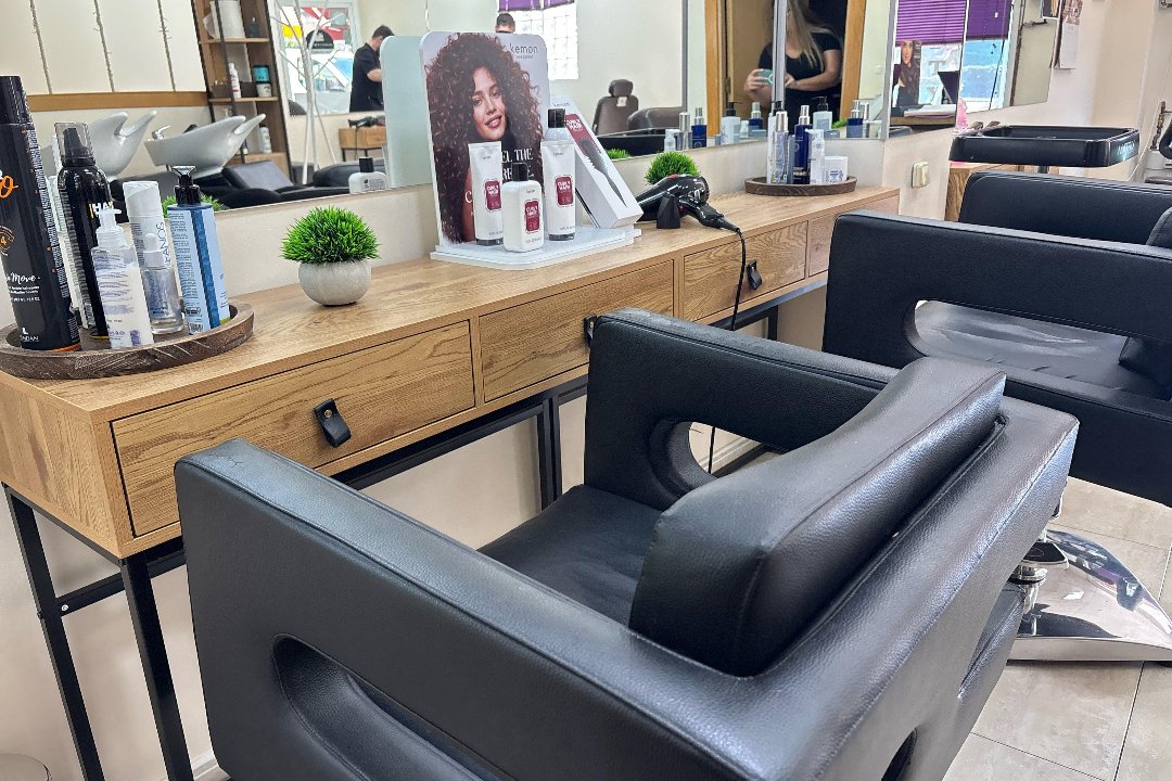 Peluquería Caracuel, La Salut, Badalona