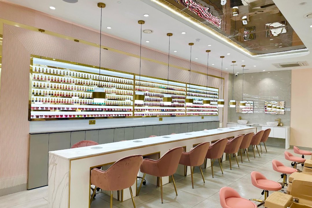 Le Lotus Putney, Thamesfield, London