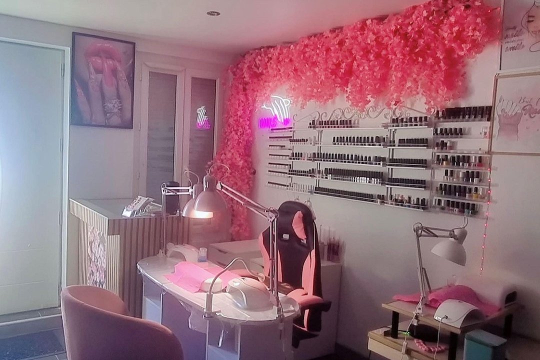 Sarah Elikya - Institut de Beauté, Roanne, Rhône-Alpes