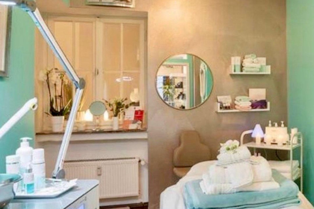 Sanfte Schönheit bei Alicia Müll, Innenstadt, Köln