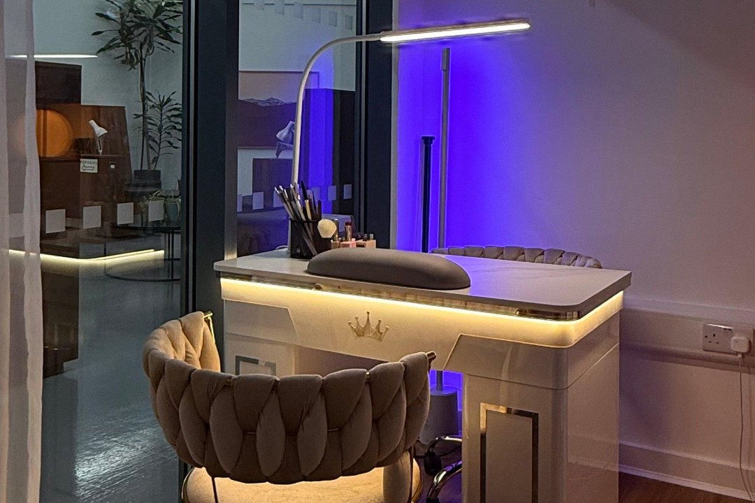 Onyx Atelier Nails, St Thomas's Square, London