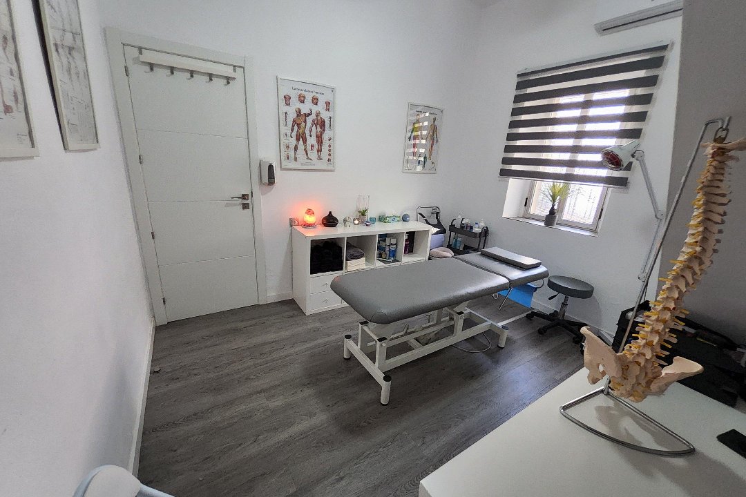 Osteopatia & Quiromasaje Gutierrez Benitez, Bellavista, Sevilla