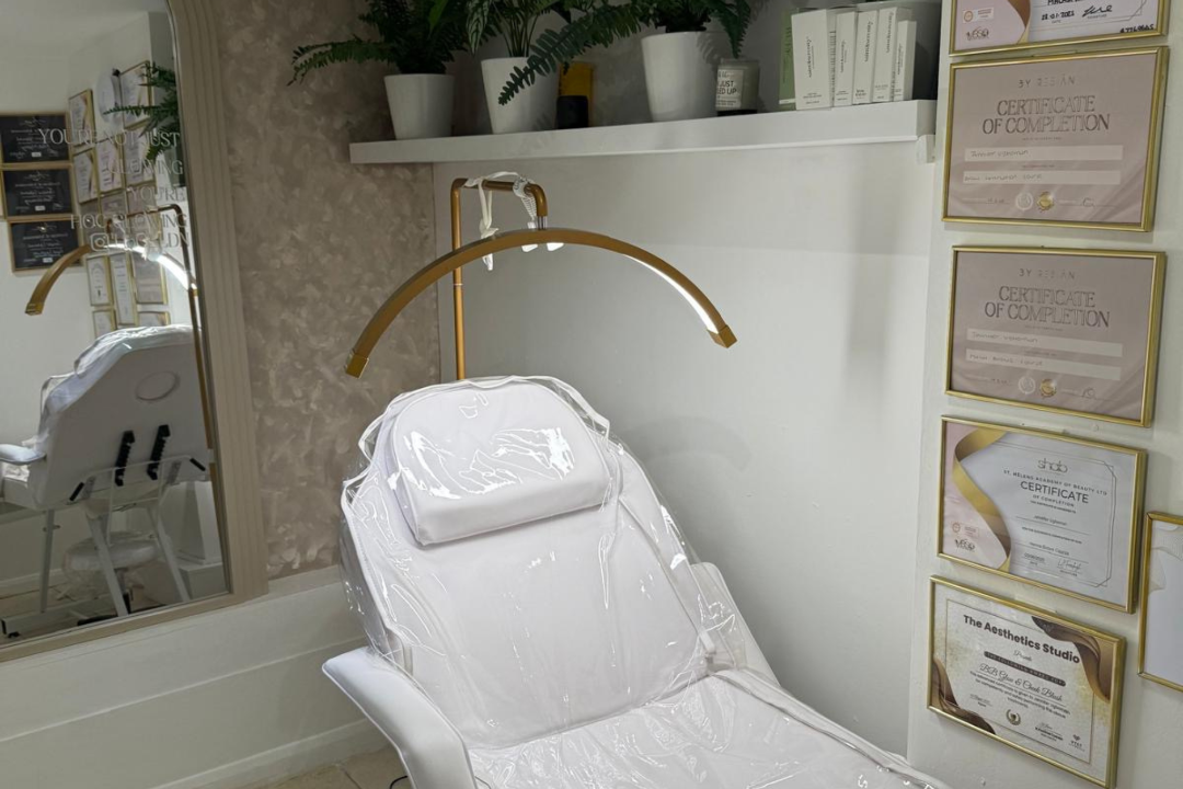 Aura Luxe Lashes, All Saints, London