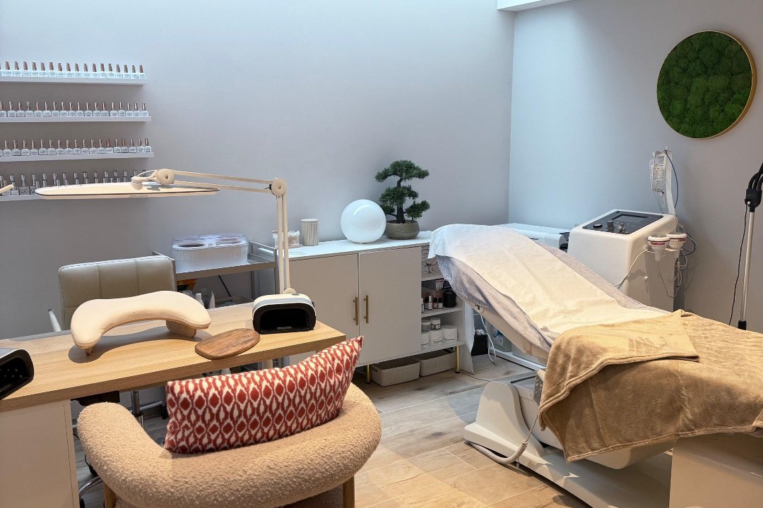 Amelia Studio Room, Tolworth, London