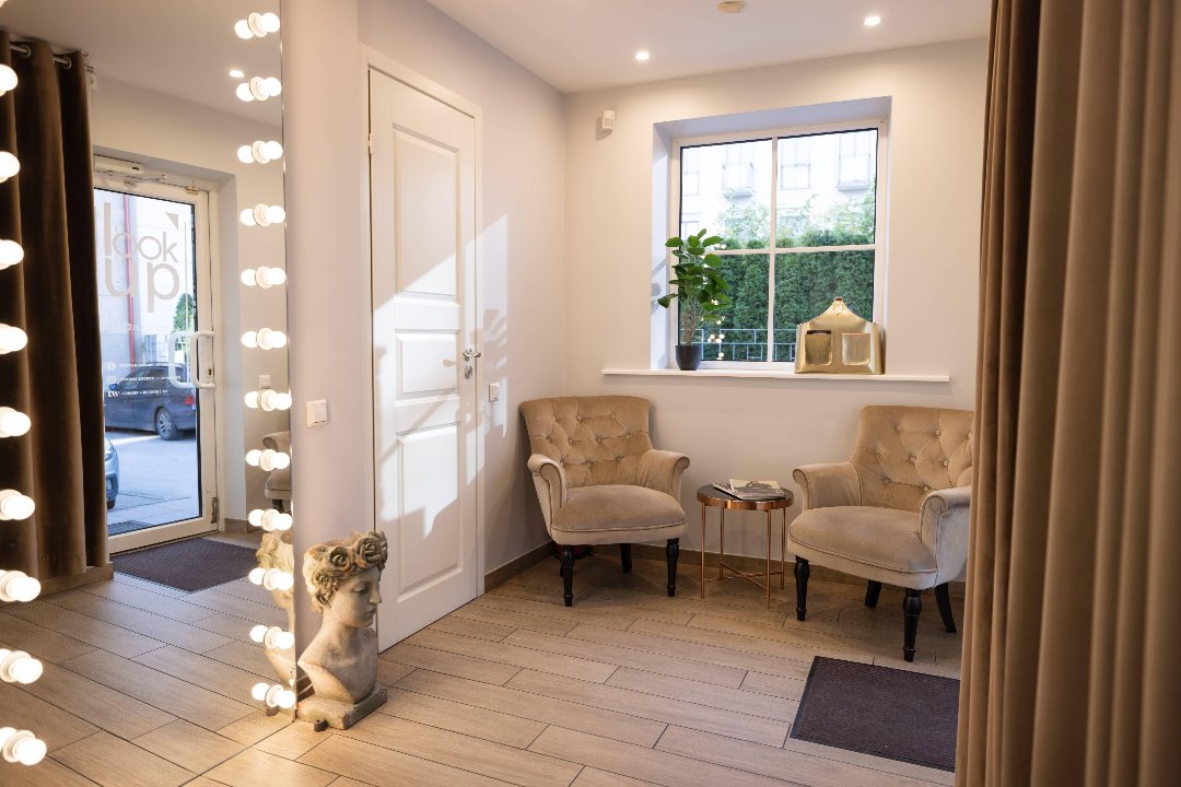 Look up - Gedimino pr. (buvusi Velveti studija), Naujamiestis, Vilnius