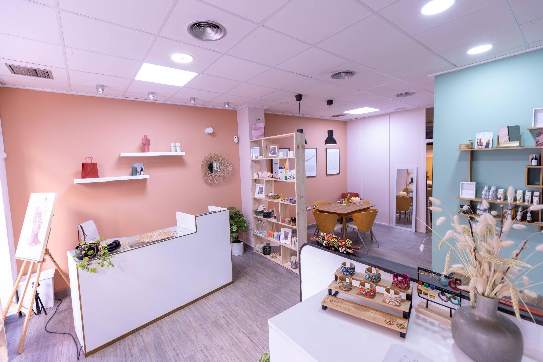 Marine Lefevre - Facial & Lymphatic, Bétera