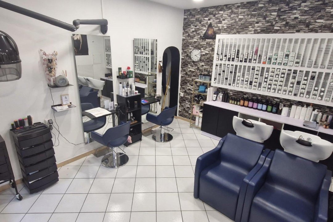 Be Different Hairstyle & Make Up, Lugano