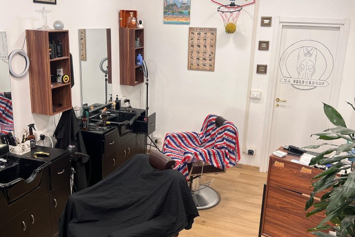 TJ Barber Shop - Barbier Roma - Photo de galerie - OneBooking