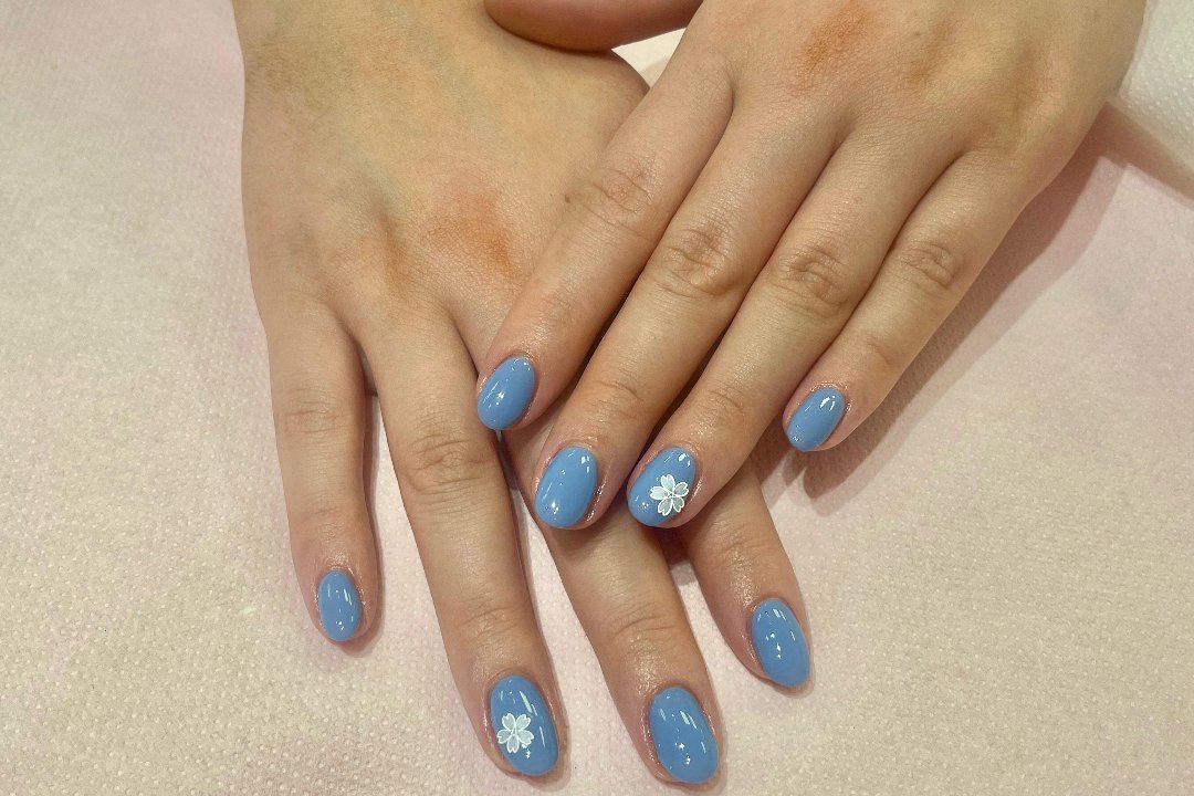 Shine Nail Bar Wicklow St, Molly Malone Statue, Dublin