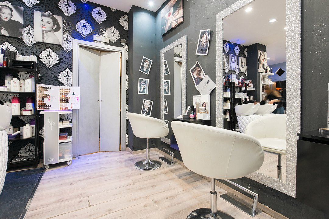 Erika Fashion, Gordiani, Roma