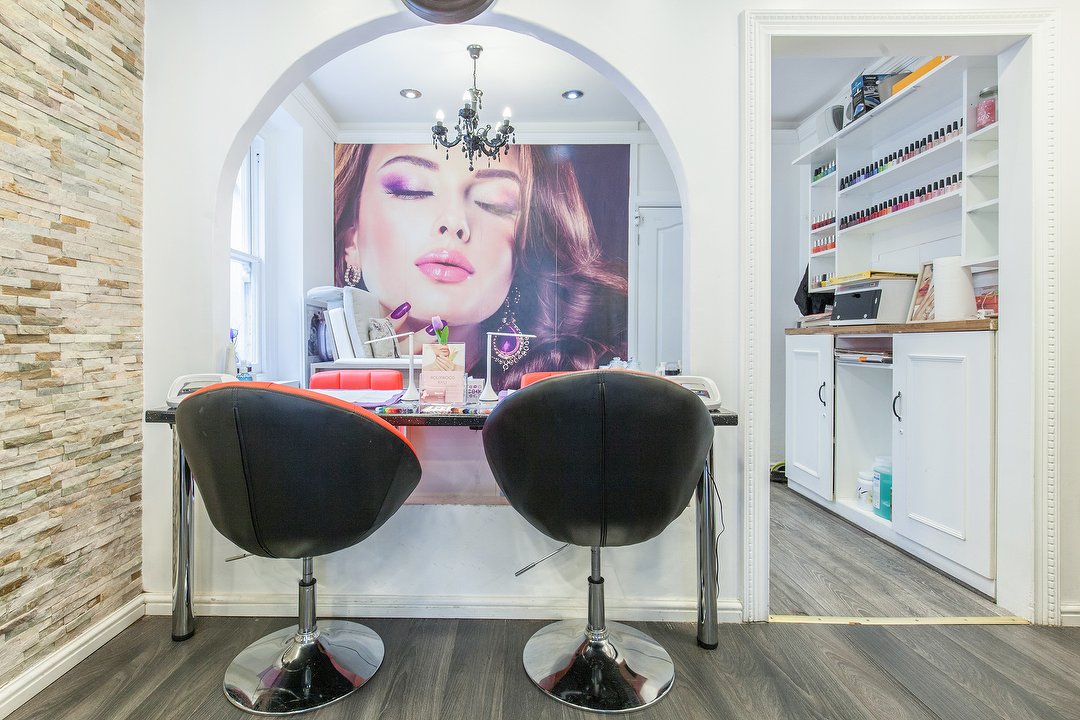 Hollywood Nails Salon, Chelsea, London