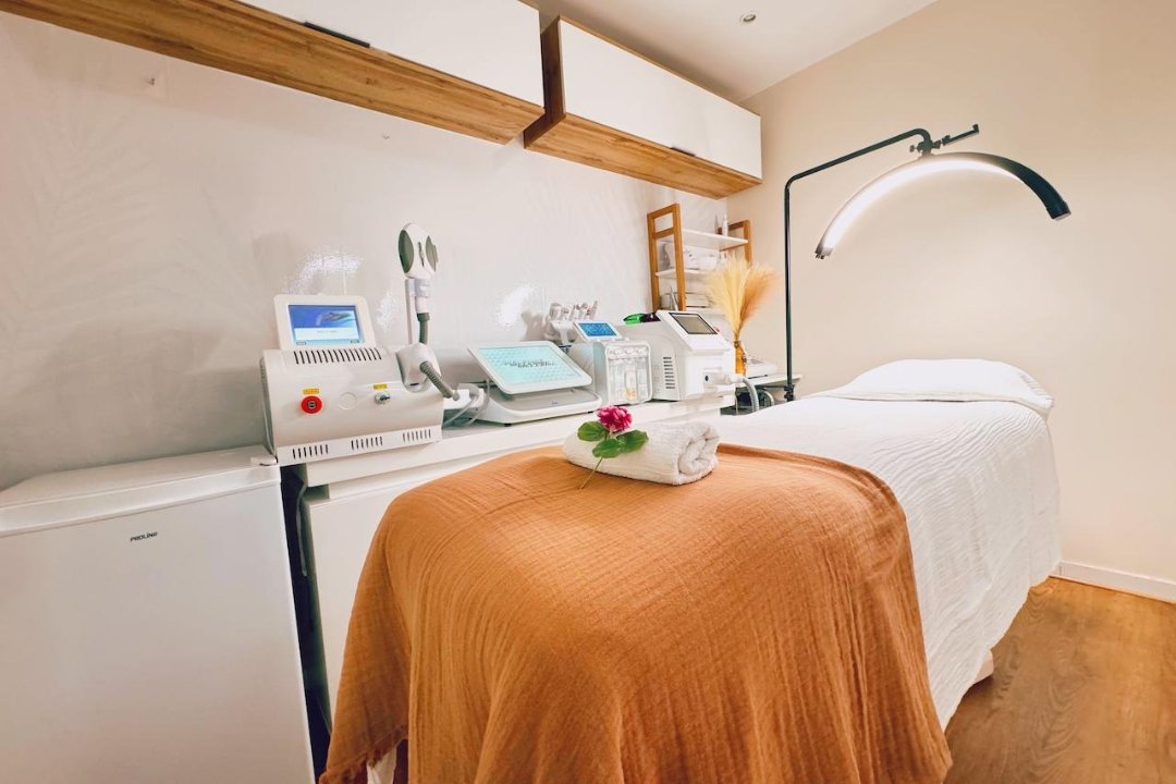 Casa de la Beauté - Microneedling - Hydrafacial- Hifu, Rue Saint-Denis, Paris