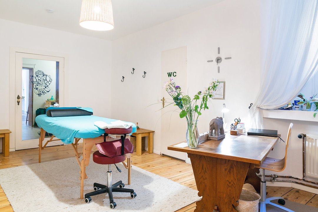 allahand Massage - Heike Beckmann, Rathaus Neukölln, Berlin