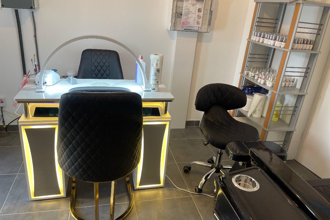 Story Nails, Belgrade, Province de Namur