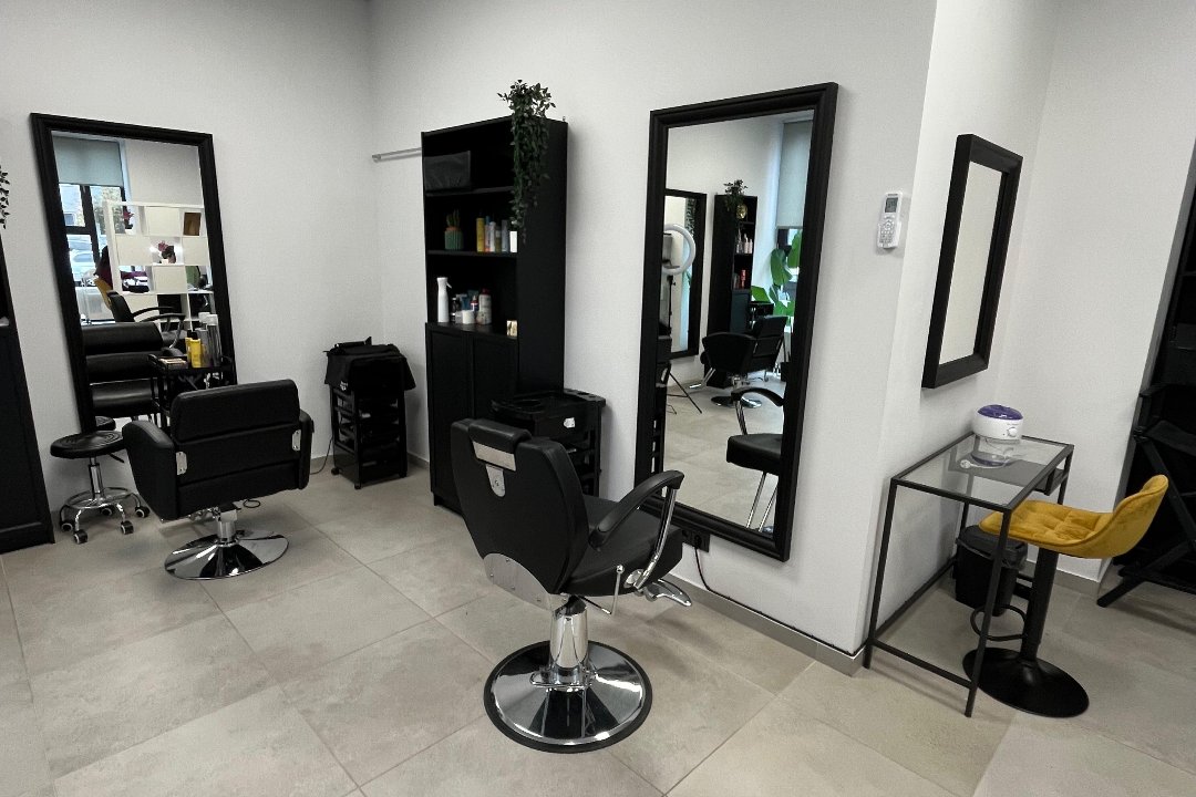 Kirpėja Deimantė (Grožio studija Veìn), Vilijampole, Kaunas