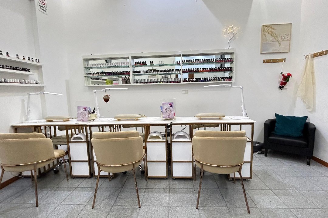 Maciachini nail, Marche Metro, Milano