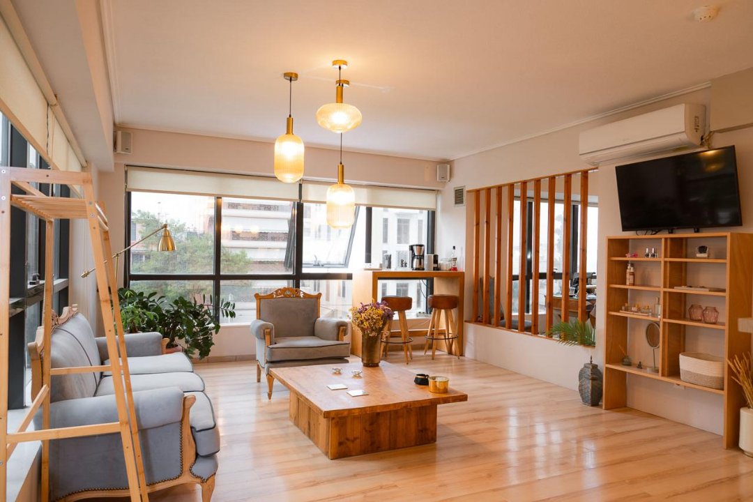 Holy Chic Nails & More, Nea Smyrni, Αττική