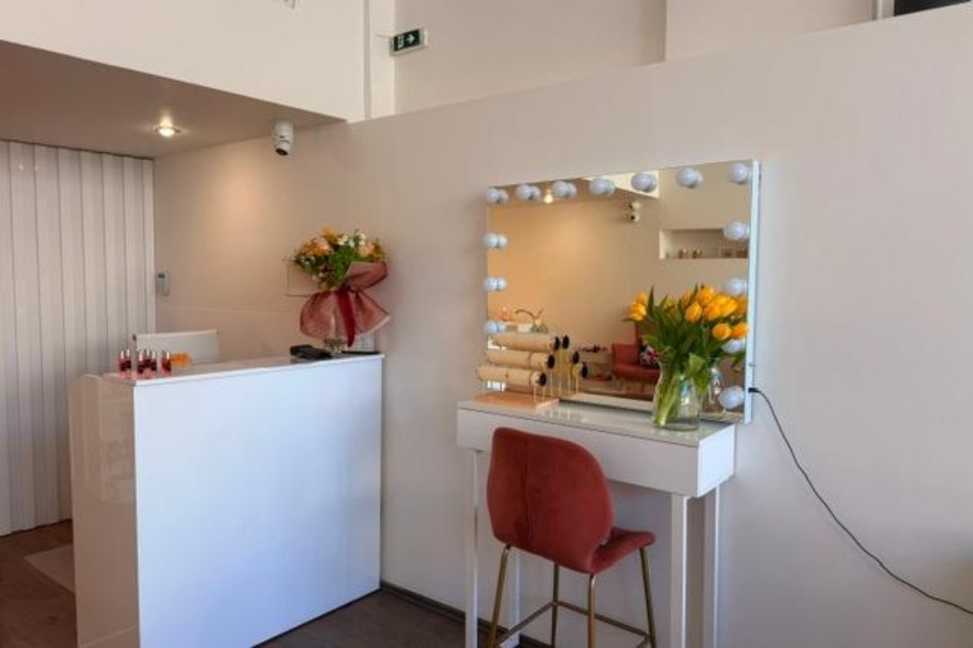 VELE BEAUTY LOUNGE (PF BEAUTY LOUNGE), Agios Stefanos, Αττική