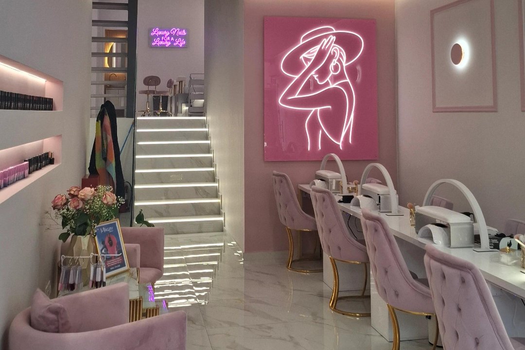 Luxury Nails Beauty Salon, Piraeus