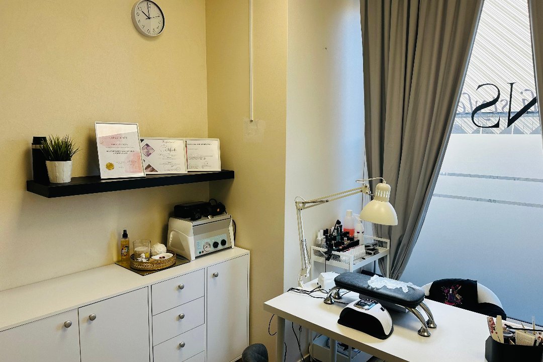 Manikiūro meistrė Narina Gloss, Justiniškes, Vilnius