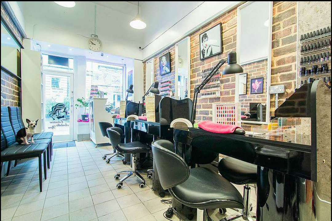 Hollywood Nails & Hair Extension Bar - Southside, Govanhill, Glasgow