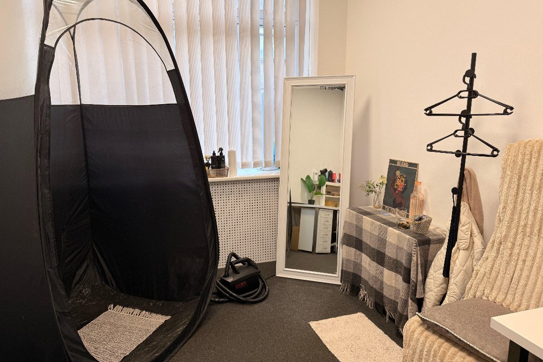 Purškiamas įdegis by li_zagar_tan🤎, Lukiškiu aikšte, Vilnius