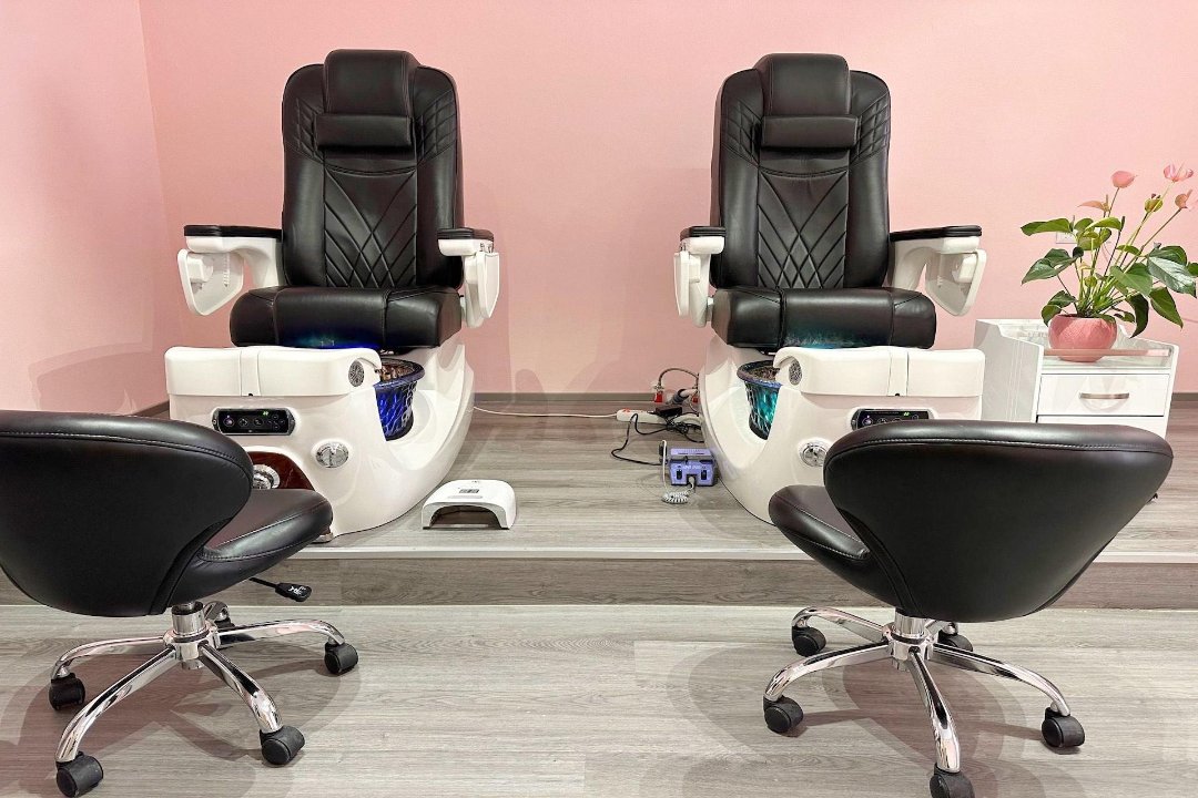 May Nails Studio, Einkaufszentrum Hernals, Wien