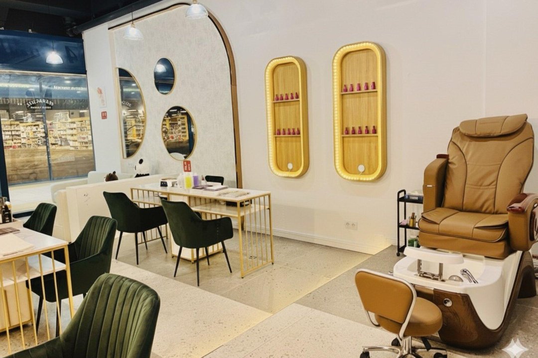 Quatre Saisons, Garches, Garches, Hauts-de-Seine