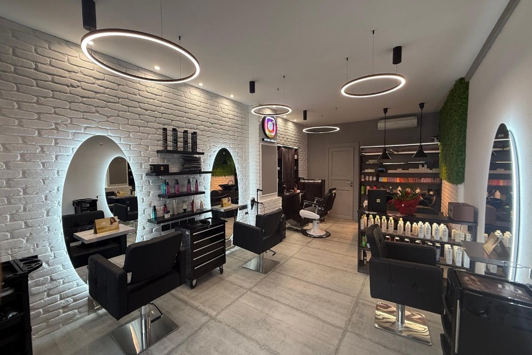 Apparire -  Parrucchiere Uomo Donna, Colli Albani, Roma