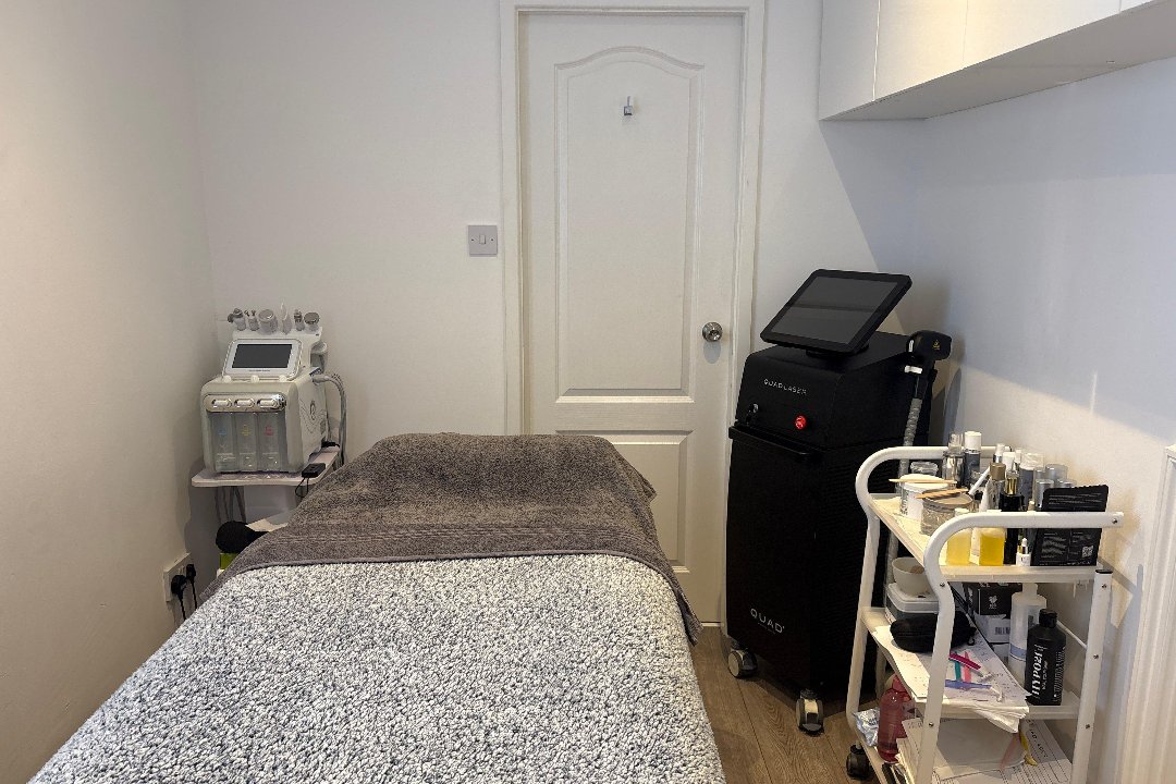 Aesthetica House Of Beauty - Ladies Only, Sheldon Country Park, Birmingham